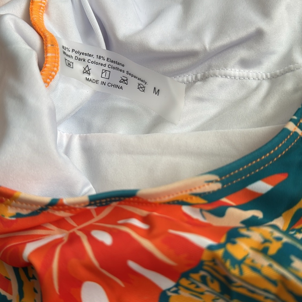 235 NWT Binlowis V Neck Ruffle One Piece Swimsuit NO BELT - Size: Medium‎ - Picture 6 of 6